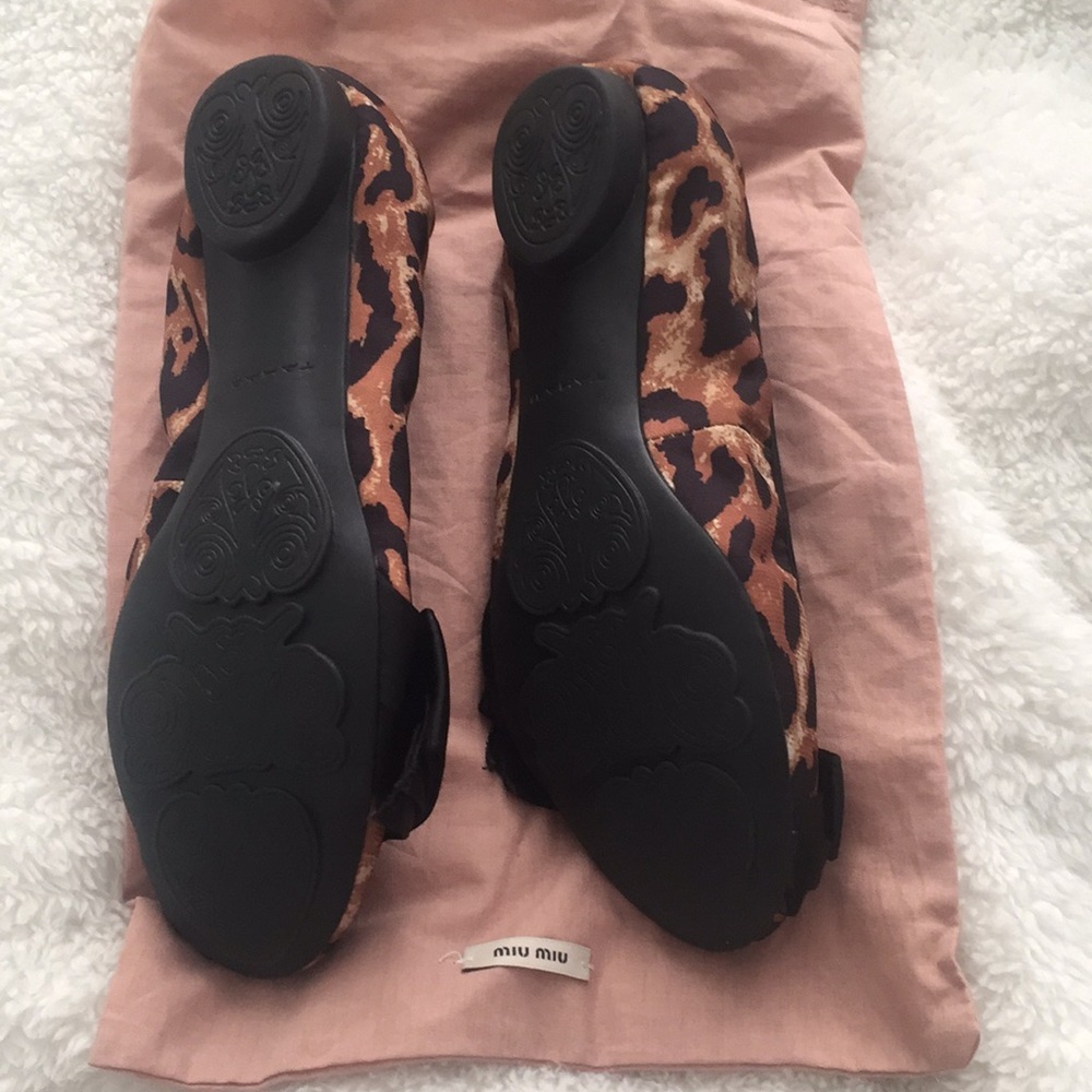 Tahari Flats in Animal Prints Unworn - Picture 2 of 5
